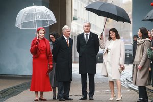 Lyjant lietui – romantiškas Belgijos karalių ir pirmosios Lietuvos poros pasivaikščiojimas po Vilnių