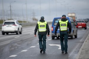 Mirusiųjų pagerbimo dienomis kelių policija vykdys kontrolę ir teiks pagalbą eismo dalyviams