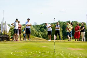 „Smūgiuok, ridenk, laimėk“ projektas žmones golfu užkrėtė tiek vasarą, tiek žiemą