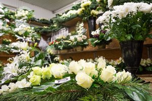 Gėlių prekeiviai įvardijo kainas ir tendencijas: jaunesni pinigų negaili – perka brangiausias puokštes