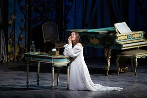 Į kino ekranus atkeliauja puošni „Traviata“ su išskirtiniais operos solistais