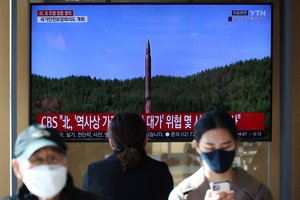 JAV ragina visoms šalims taikyti sankcijas Šiaurės Korėjai dėl balistinės raketos paleidimo