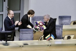 Seime – iškilmingas minėjimas: profesorių V. Landsbergį gimimo dienos proga sveikino politikai ir diplomatai