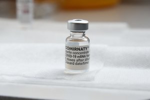 „Pfizer“ ir „BioNTech“ išbandys kombinuotą vakciną nuo koronaviruso ir gripo 