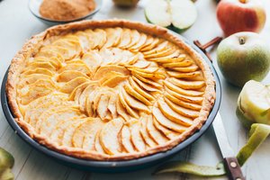 Obuolių pyragas vos iš kelių ingredientų – pagal šį receptą jį iškeps net virtuvės naujokai