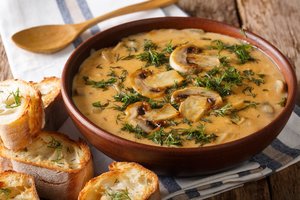 Pasakiškai skani vengriška grybų sriuba: sunku sustoti valgyti 