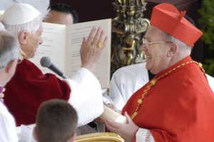 Vatikanas prancūzų kardinolo atžvilgiu pradeda tyrimą dėl išnaudojimo