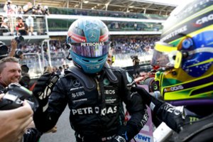 Brazilijoje – „Mercedes“ triumfas: „Formulės 1“ lenktynėse ekipos bolidai finišavo vienas paskui kitą