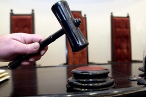 Teismas tenkino prokuroro skundą – girtam vairuotojui skirta sugriežtinta bausmė