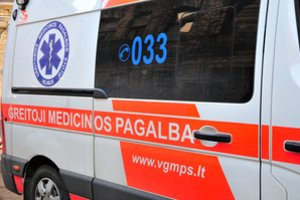Vilniuje tarsi sužvėrėjęs vyras užpuolė GMP vairuotoją: dėl smūgių lūžo nosis ir žandikaulis