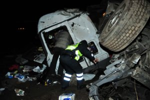 Pasvalio rajone nuo kelio nuskriejo vilkikas, vairuotojas žuvo