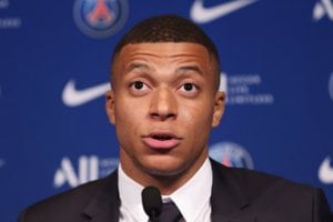 Kylianas Mbappe jaučiasi apgautas: „Paris Saint-Germain“ vėluoja mokėti kosminę algą