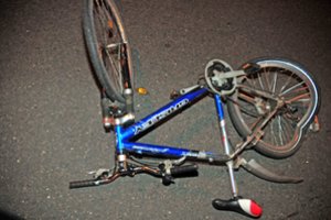 Raseinių rajone „Ford“ automobilis partrenkė dviratininką – jis išgabentas į ligoninę