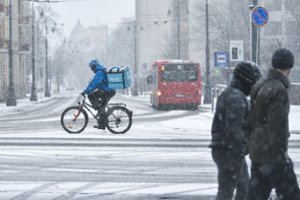 Orai: Lietuvą užgrius žiemiški krituliai, paspaus 10 laipsnių šaltukas