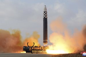 ES pasmerkė „beatodairišką“ Šiaurės Korėjos tarpžemyninės balistinės raketos paleidimą