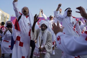 Arabiškais drabužiais apsirėdę Kroatijos sirgaliai užkariavo Kataro simpatijas: tam rengėsi ne vieną savaitę