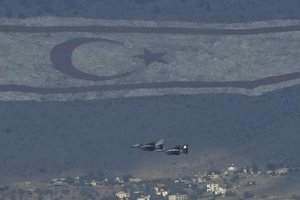 Turkija surengė oro antskrydžius prieš kurdų grupuotes Sirijoje ir Irake