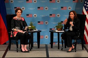 JAV viceprezidentė K. Harris žada „nepajudinamą“ įsipareigojimą Filipinams