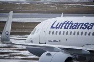 „Lufthansa“ planuoja sukurti 20 tūkst. naujų darbo vietų