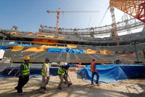 Futbolo šventė Katare slepia vergiškas kančias ir tūkstančių šeimų tragedijas