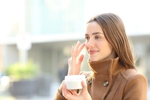 Kosmetologė pataria, kaip žiemą išvengti odą žalojančių klaidų