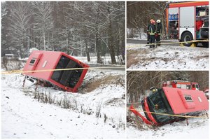 Vilniaus pakraštyje apsivertė miesto maršrutinis autobusas – vairuotojas ir keleivė išvežti į ligoninę