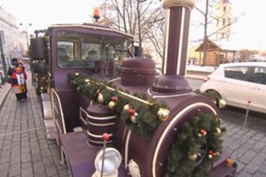 Po Vilnių pradėjo važinėti Kalėdų traukinukas: bilietų pardavėja prasitarė, kuris reisas – ypatingiausias