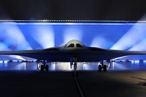 Aušta nauja karo aviacijos aušra? JAV pristatė pažangiausią visų laikų bombonešį