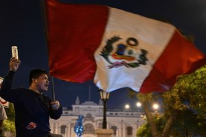 Peru stiprėjant neramumams naujoji lyderė prisaikdino ministrų kabinetą