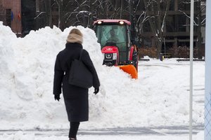 Dėl sniego gali strigti šiukšlių išvežimas: gyventojams patarė, kaip elgtis