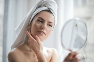 Sausos odos priežiūros gidas: priežastys, patarimai ir tinkamos priemonės