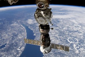 „Sojuz“ kapsulėje kyla temperatūra, bet įgulai pavojus negresia