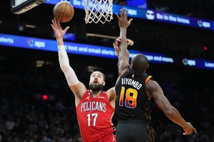 J. Valančiūnas su „Pelicans“ nesulaikė vieno žaidėjo: D. Bookeris pelnė pusę „Suns“ taškų