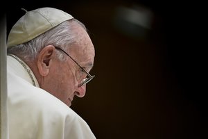 Popiežius atskleidė pasirašęs atsistatydinimo raštą, jei sutriktų sveikata