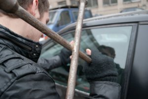 Vilniuje ilgapirščiai apvogė statybinį vagonėlį ir BMW – padaryta beveik 10 tūkst. eurų žala