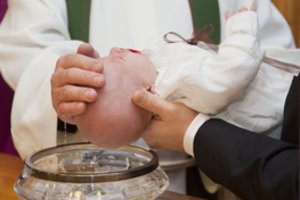 Ligoninės kapelionas kunigas Tomas Kedušis: „Krikštas ligoninėje suteikiamas išimtinais atvejais“