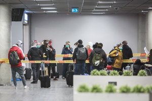 Iš Kauno į Alikantę skridęs lėktuvas priverstinai nutupdytas Varšuvoje: keleivis užpuolė lėktuvo įgulą