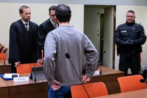 Vokietijos teismas pasiuntė į kalėjimą džihadistą, peiliu subadžiusį traukinio keleivius