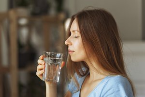 Apsauga nuo sausos odos: gydytoja pasakė, kiek stiklinių vandens reikia išgerti per dieną