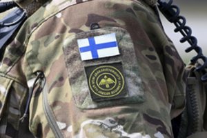 Šįmet Suomijoje rekordiškai daug moterų atliko savanorišką karinę tarnybą