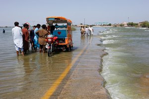 Pakistanui reikia milijardinės paramos atstatant šalį po potvynių