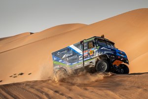 „Constra Racing“ klastingose Dakaro kopose tiesė pagalbos ranką kolegoms, bet V. Žalai padėti nepavyko
