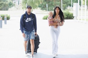 Krepšininkas Lukas Lekavičius su žmona Melina laukia šeimos pagausėjimo