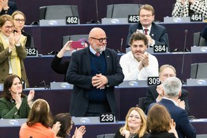 Suimtą E. Kaili EP vicepirmininko pareigose pakeis Liuksemburgo atstovas M. Angelas