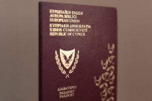Kilus skandalui dėl „auksinių pasų“ Kipras panaikino 232 asmenų pilietybę