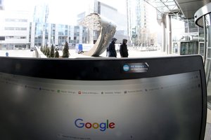 „Google“ savininkė „Alphabet“ pranešė apie 12 tūkst. darbuotojų atleidimą