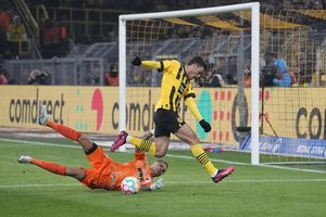 7 įvarčiais pažymėtose rungtynėse „Borussia“ šventė pergalę