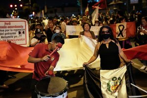 Peru prezidentė, reaguodama į protestus, ragina paskelbti „nacionalines paliaubas“