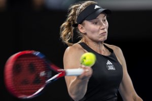 „Australian Open“ finale kovos trenerio „durna“ išvadinta Kazachstano tenisininkė ir baltarusė, o V. Azarenka sukėlė skandalą po klausimo apie rusišką atributiką