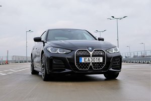 Naujo „BMW i4“ testas: elektromobilis iš kurio nesinori išlipti